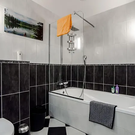 Tara At The With Private Parking